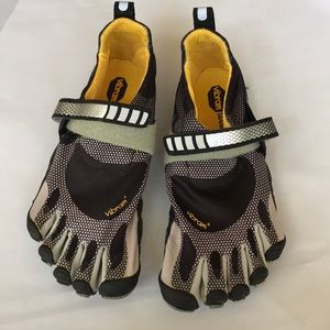 Vibram Five Fingers Running Shoes size 9